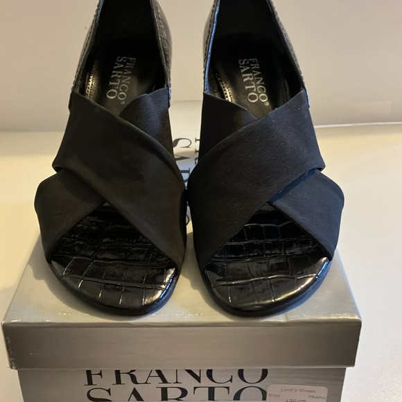 Franco Sarto, France, Ladles patent leather crocodile Shoes Sz. 6. New in box - Picture 2 of 5